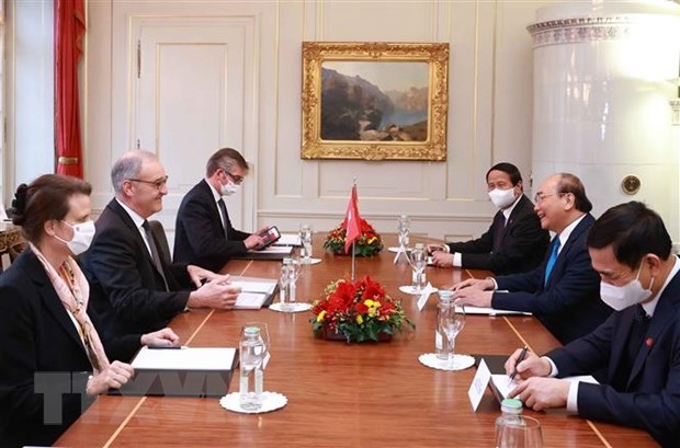 Chủ tịch nước Nguyễn Xuân Phúc hội đàm với Tổng thống Liên bang Thụy Sỹ Guy Parmelin. Ảnh: TTXVN