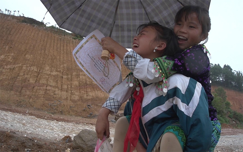 Cảnh trong phim tài liệu “Những đứa trẻ trong sương” của đạo diễn Hà Lệ Diễm. 