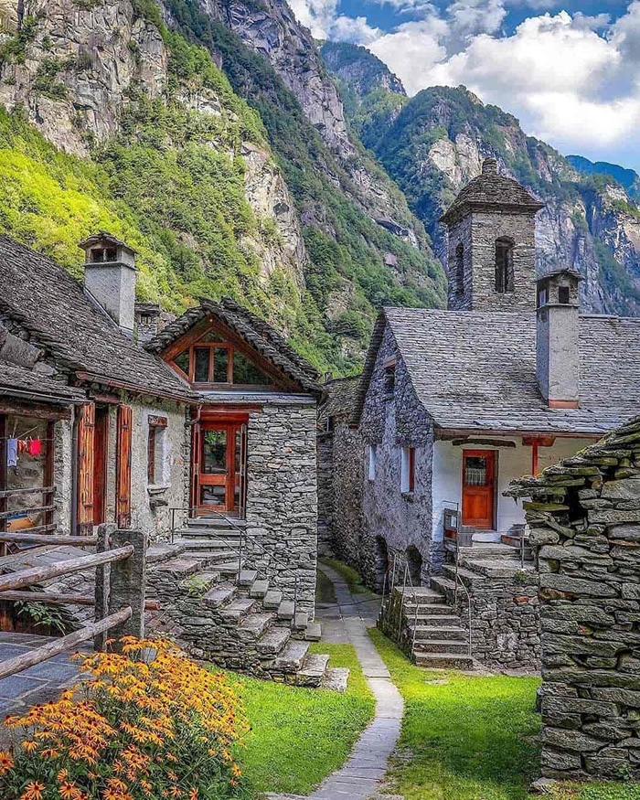 Những ngôi làng bằng đá tại vùng núi Thụy Sĩ | Báo Dân tộc và Phát triển