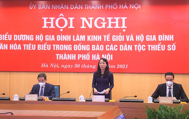 Bà Hoàng Thị Hạnh, Thứ trưởng, Phó Chủ nhiệm Ủy ban Dân tộc phát biểu tại Hội nghị.
