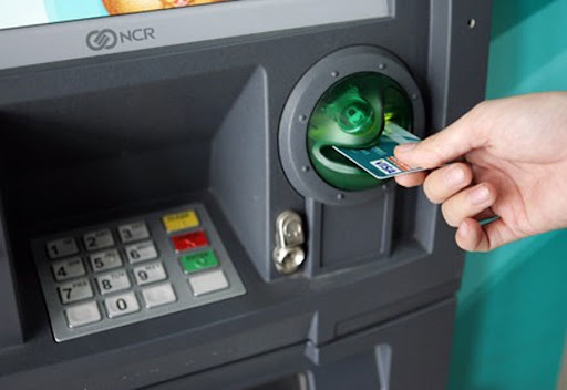 Sau 31/12/2021, thẻ ATM từ tiếp tục được lưu hành và giao dịch bình thường.