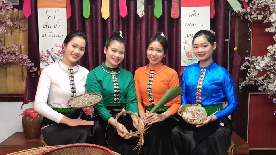 Trang phục dân tộc Thái tôn lên nét đẹp của người phụ nữ với nhiều màu sắc, có thể mặc quanh năm. Ảnh Hà Trung