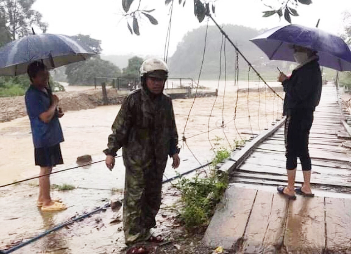 Khu vực ngập lụt tại xã Cư San, huyện M’Đrắk, khiến nhiều tuyến đường, nhiều khu dân cư bị chia cắt