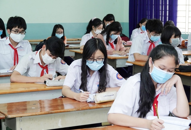 Học sinh THPT ở Hà Nội trở lại trường học trực tiếp từ ngày 6/12. Ảnh minh họa