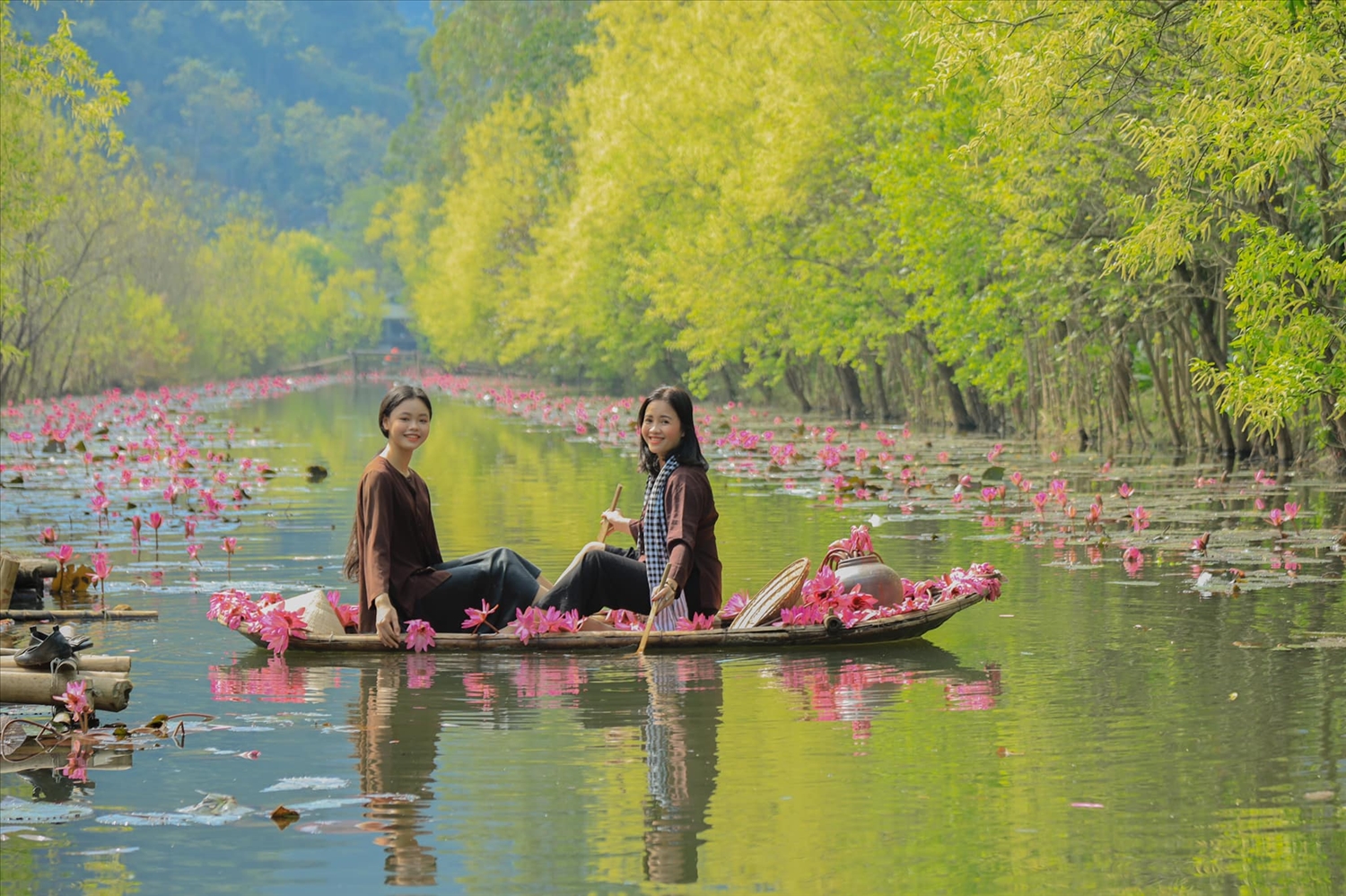 Điểm đến suối Yến (Chùa Hương, - Mỹ Đức - Hà Nội) vào mùa hoa súng- Ảnh Việt Hà