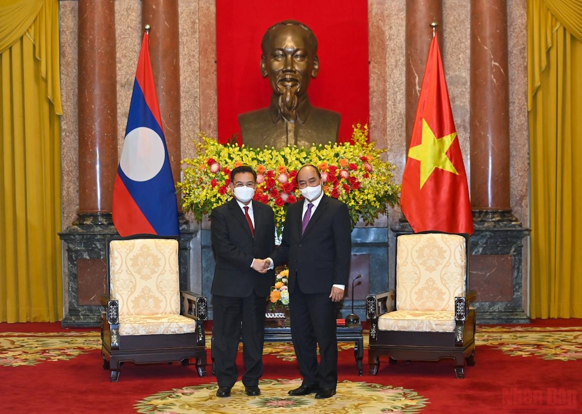 Chủ tịch nước Nguyễn Xuân Phúc và Chủ tịch Quốc hội Lào Saysomphone Phomvihane tại buổi tiếp. (Ảnh: DUY LINH)