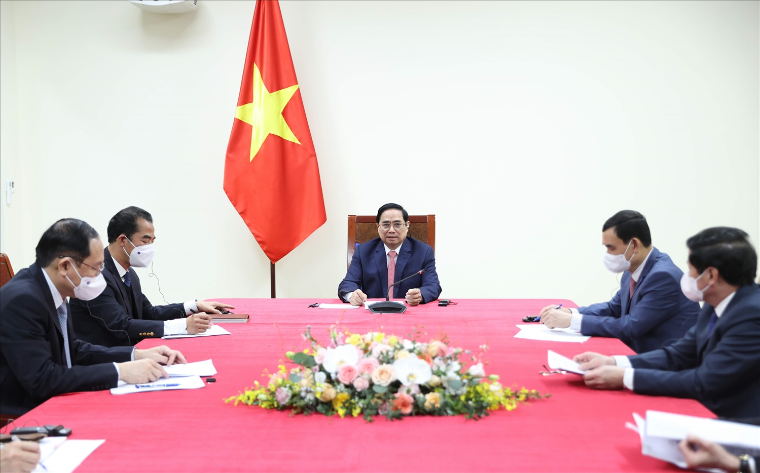 Thủ tướng Chính phủ Phạm Minh Chính điện đàm với Thủ tướng Hà Lan Mark Rutte - Ảnh: Dương Giang