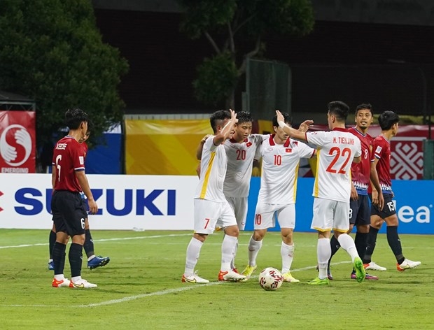 Đội tuyển Việt Nam dễ dàng thắng Lào với tỷ số 2-0 nhờ bàn thắng của Công Phượng và Phan Văn Đức.