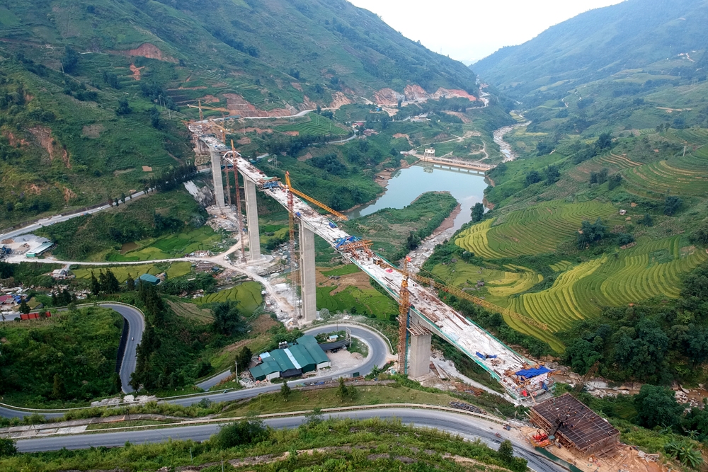 Cầu Móng Sến, công trình cấp đặc biệt là điểm nhấn trên toàn dự án. 