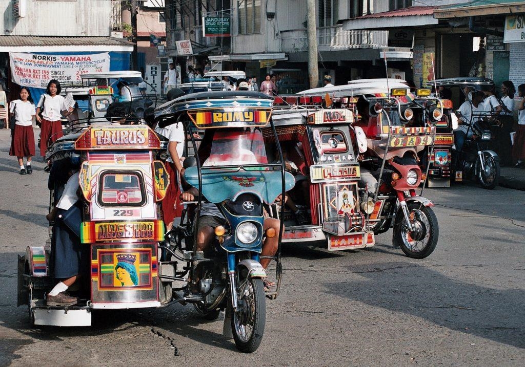 Jeepney là loại hình phương tiện khá phổ biến và được yêu thích ở Philippines