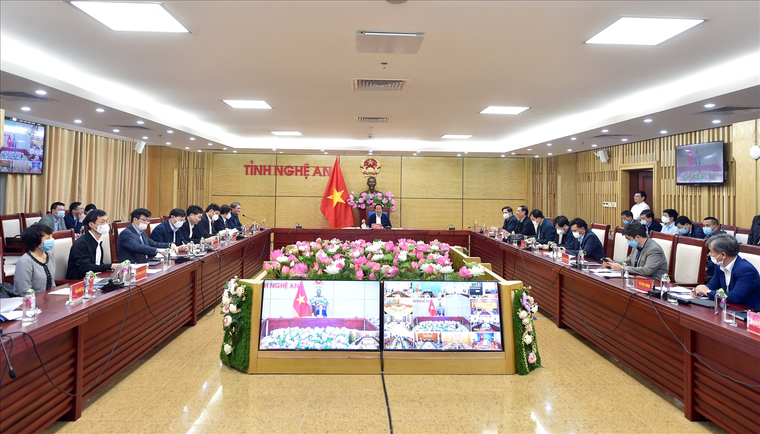 Phó Thủ tướng Lê Văn Thành chủ trì cuộc giao ban tiến độ dự án cao tốc Bắc – Nam - Ảnh VGP/Đức Tuân