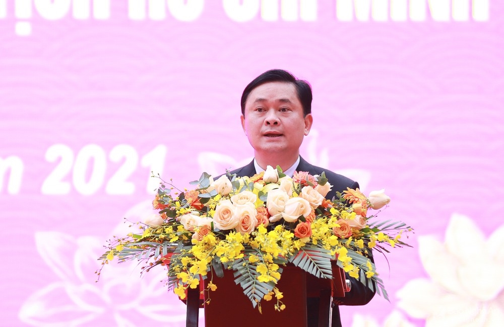 Đồng chí Thái Thanh Quý - Ủy viên Trung ương Đảng, Bí thư Tỉnh ủy, Trưởng Đoàn ĐBQH, Chủ tịch HĐND tỉnh trình bày diễn văn tại Lễ kỷ niệm
