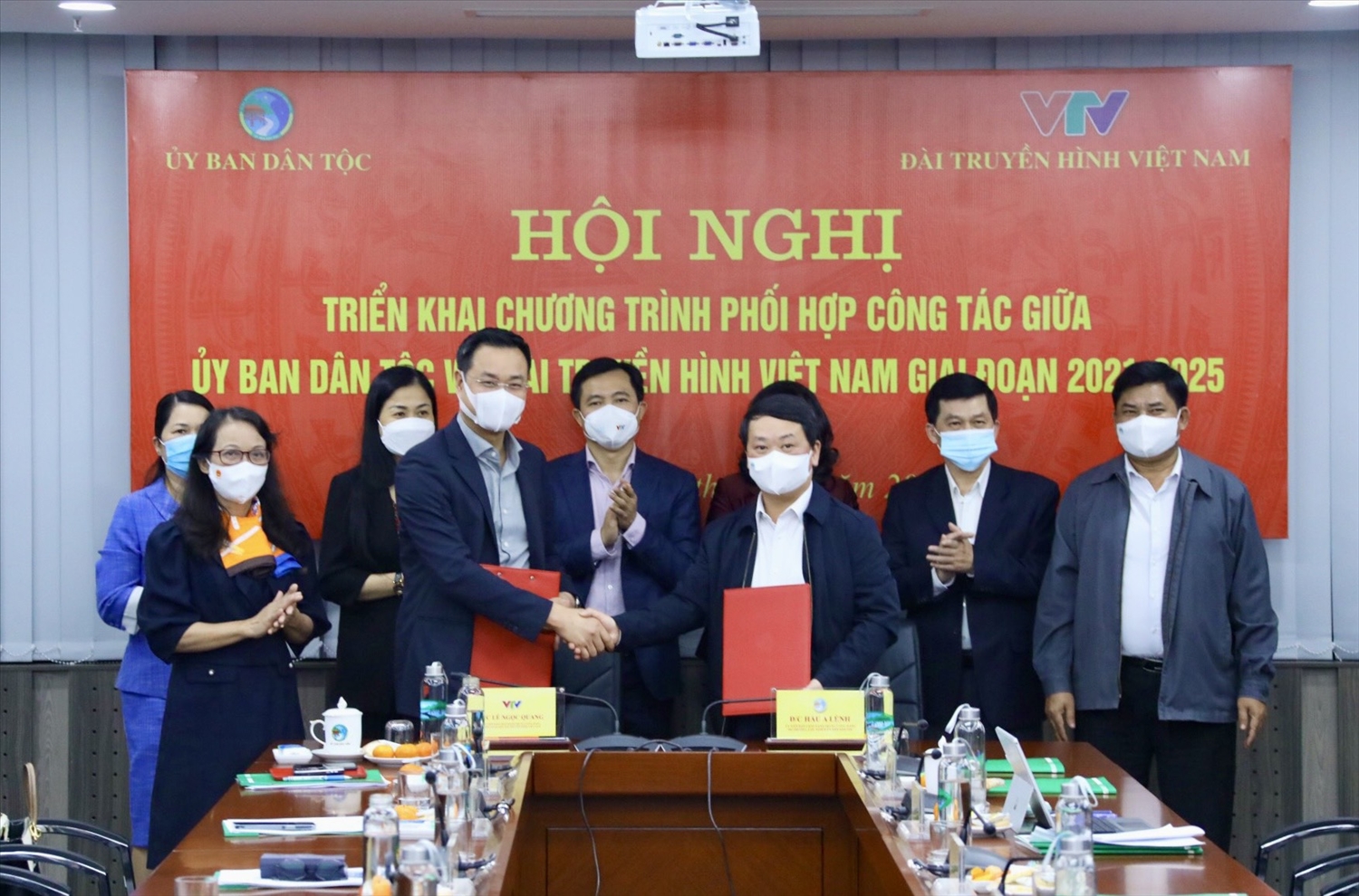 Bộ trưởng, Chủ nhiệm UBDT Hầu A Lềnh và Tổng Giám đốc Đài THVN Lê Ngọc Quang đã ký kết Chương trình phối hợp công tác giữa hai cơ quan giai đoạn 2021-2025