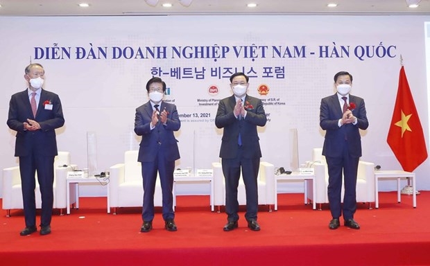 Quan hệ Việt Nam-Hàn Quốc luôn là một chủ đề nóng trong các diễn đàn và chính trị. Tuy nhiên, cùng với sự phát triển và hiểu biết của người dân, quan hệ này tạo ra nhiều cơ hội cho sự hợp tác vì một mục tiêu chung: phát triển kinh tế và đảm bảo an ninh quốc gia. Cùng xem ảnh đưa ta đến kỳ nghỉ tuyệt vời tại Hàn Quốc.