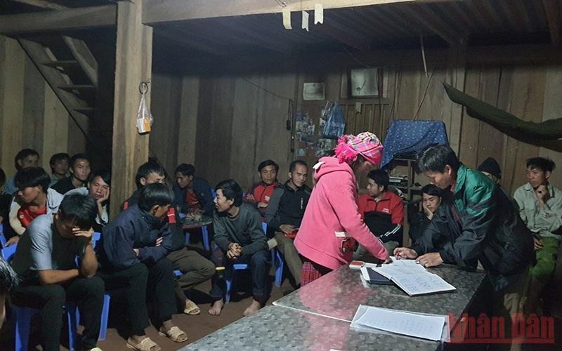 Chính quyền địa phương lấy ý kiến người dân bản Pa Tết điều chuyển dân cư về tỉnh Điện Biên