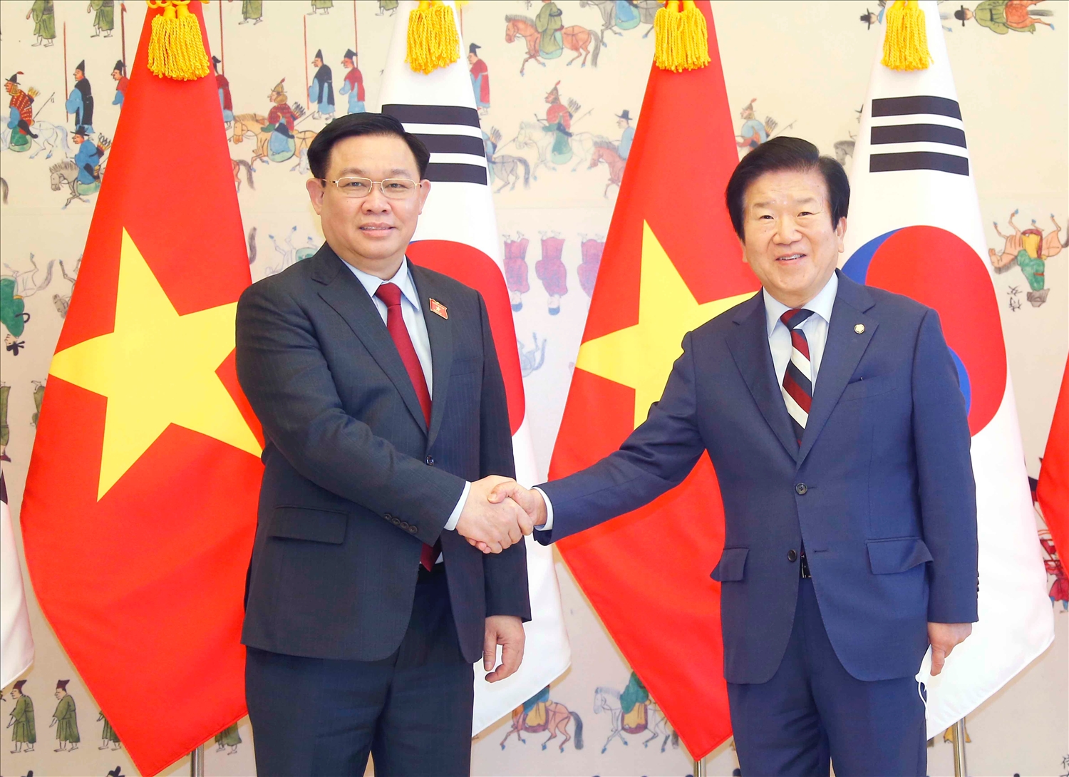 Chủ tịch Quốc hội Hàn Quốc Park Byeong Seug chào đón Chủ tịch Quốc hội Vương Đình Huệ và Đoàn đại biểu cấp cao Quốc hội Việt Nam thăm chính thức Hàn Quốc