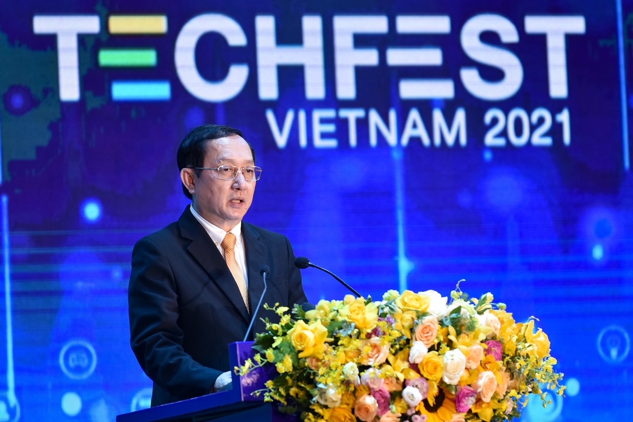 Bộ trưởng Huỳnh Thành Đạt cho biết, một trong những điểm nổi bật của hệ sinh thái khởi nghiệp sáng tạo của Việt Nam là đã từng bước hình thành các mạng lưới liên kết, thúc đẩy dòng chảy của tri thức, của công nghệ trong và ngoài nước. Ảnh: VGP/Nhật Bắc