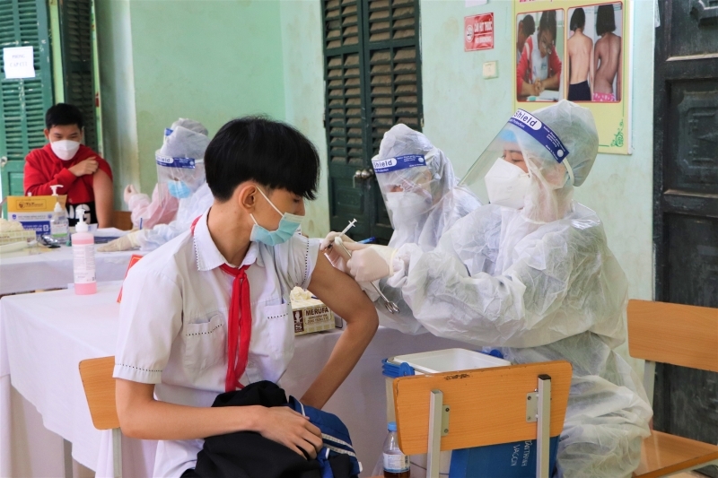 Học sinh Trường Trường THPT thành phố Điện Biên Phủ tiêm vắc xin Covid-19