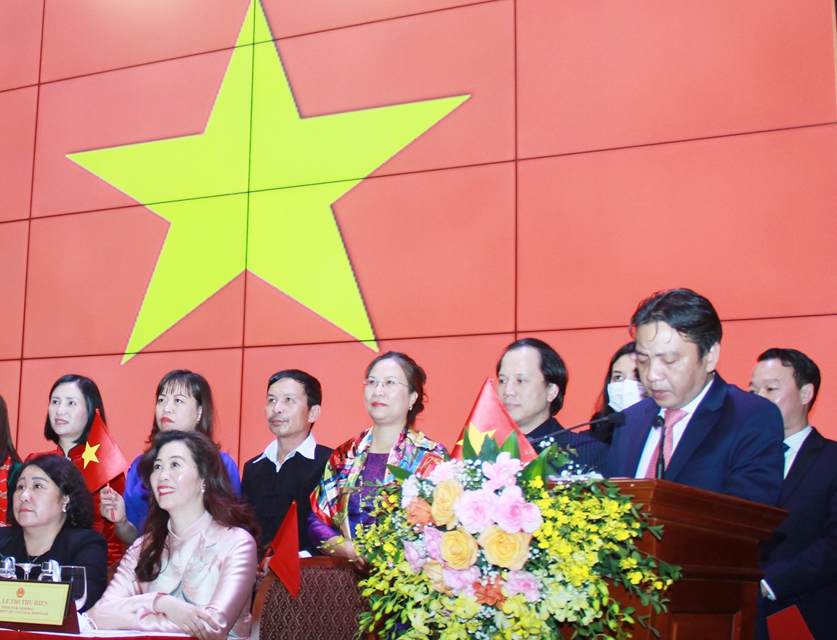 Thứ trưởng Bộ VHTT&DL Hoàng Đạo Cương, công bố quyết định ghi danh Nghệ thuật Xòe Thái vào Danh sách Di sản văn hóa phi vật thể đại diện của nhân loại 