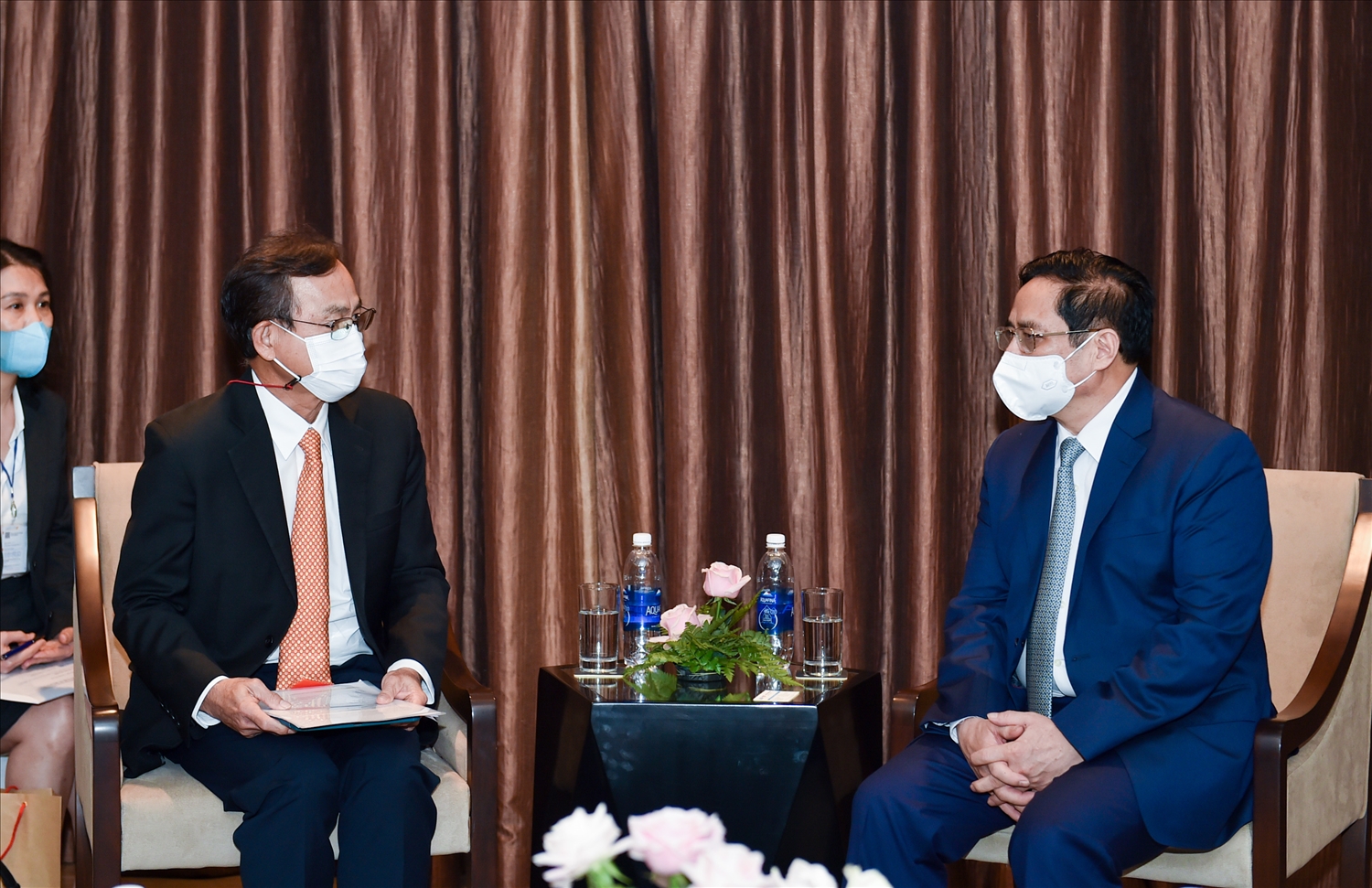 Thủ tướng tiếp ông Tharna Sanee, Tổng Giám đốc Công ty TNHH Hóa dầu Long Sơn. Ảnh: VGP/Nhật Bắc