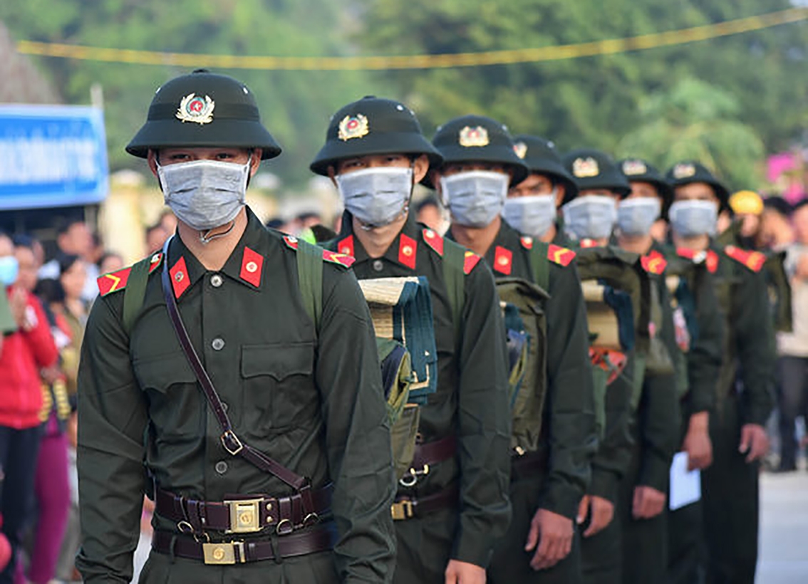 Thanh niên Kiên Giang ngày lên đường nhập ngũ trong đợt tuyển quân năm 2020. (Ảnh TL)