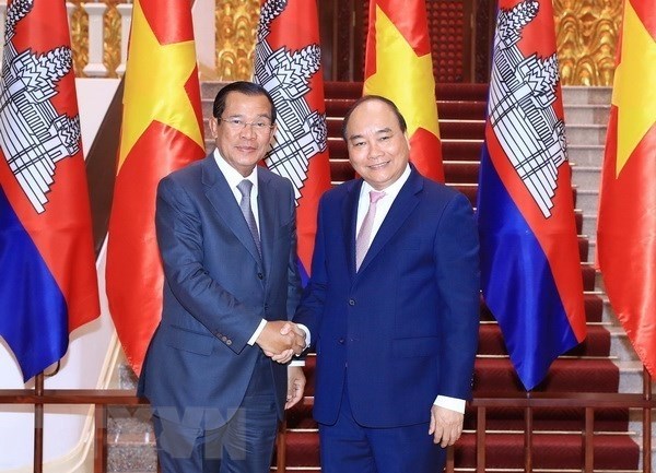 Thủ tướng Nguyễn Xuân Phúc tiếp Thủ tướng Campuchia Samdech Techo Hun Sen nhân dịp sang Việt Nam dự Hội nghị Diễn đàn Kinh tế thế giới (WEF) về ASEAN 2018. (Ảnh: Thống Nhất/TTXVN)