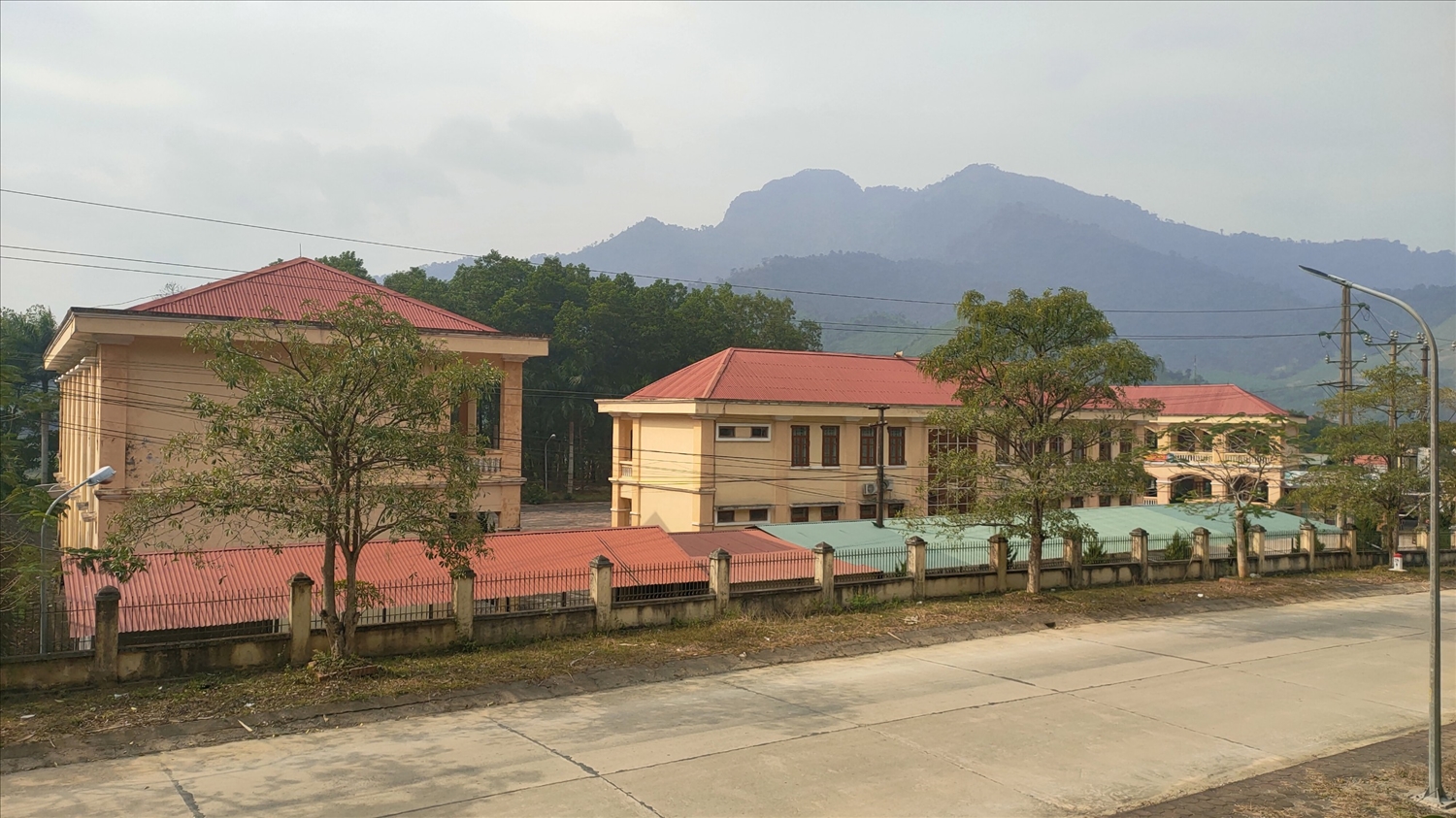Trung tâm GDNN-GDTX huyện Thường Xuân với 18 phòng học và phòng chức năng hiện đại nhưng không phát huy được tác dụng