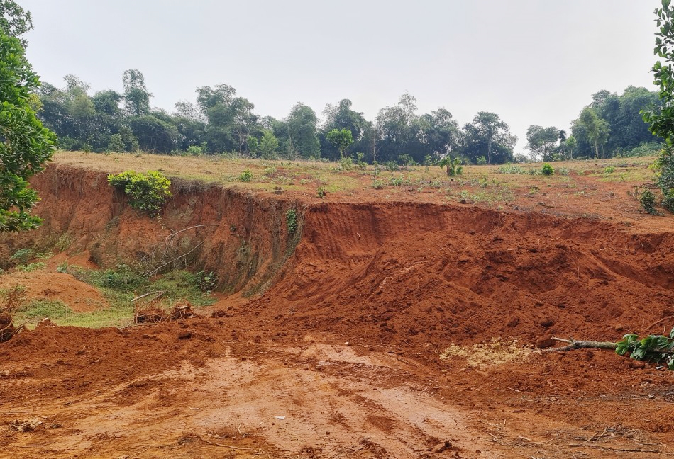 Hiện trạng khu vực khai thác đất tại đồi cò thuộc xã Kiên Thọ, huyện Ngọc Lặc Thanh Hóa