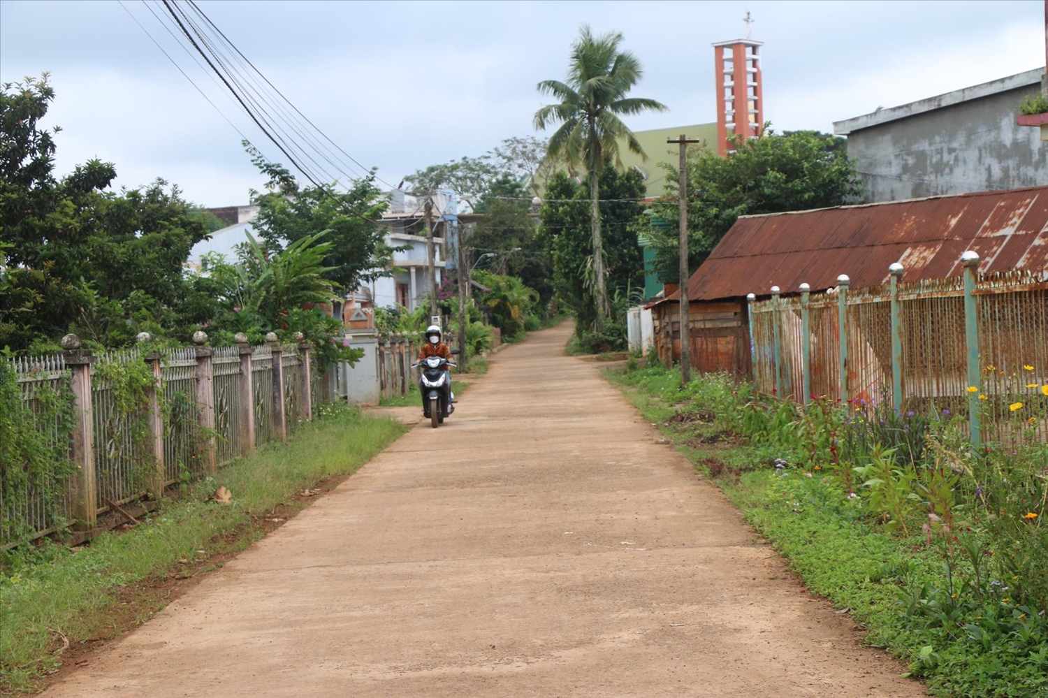 Đường giao thông ở vùng công giáo ở tỉnh Đắk Nông khang trang