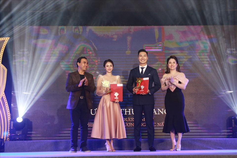 Giải thưởng Nam - Nữ diễn viên chính xuất sắc ở lĩnh vực truyền hình được trao cho Mạnh Trường và Lương Thu Trang. Ảnh: M.Đ 