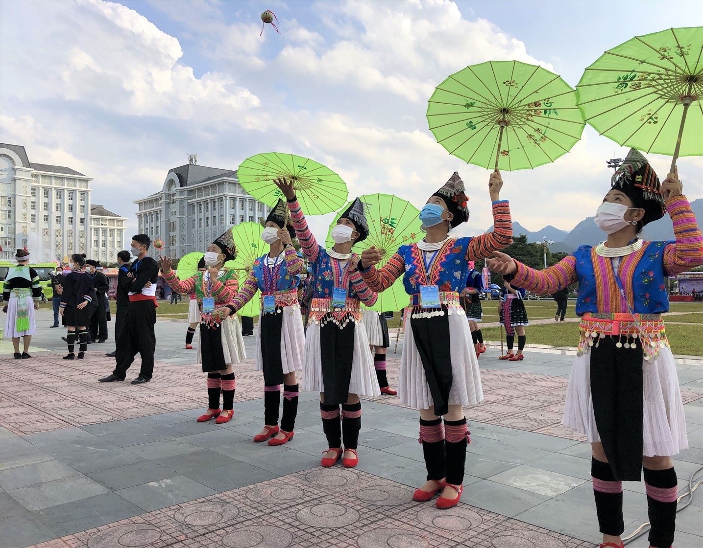 (TIN) Trình diễn trích đoạn Lễ hội dân tộc Mông 3