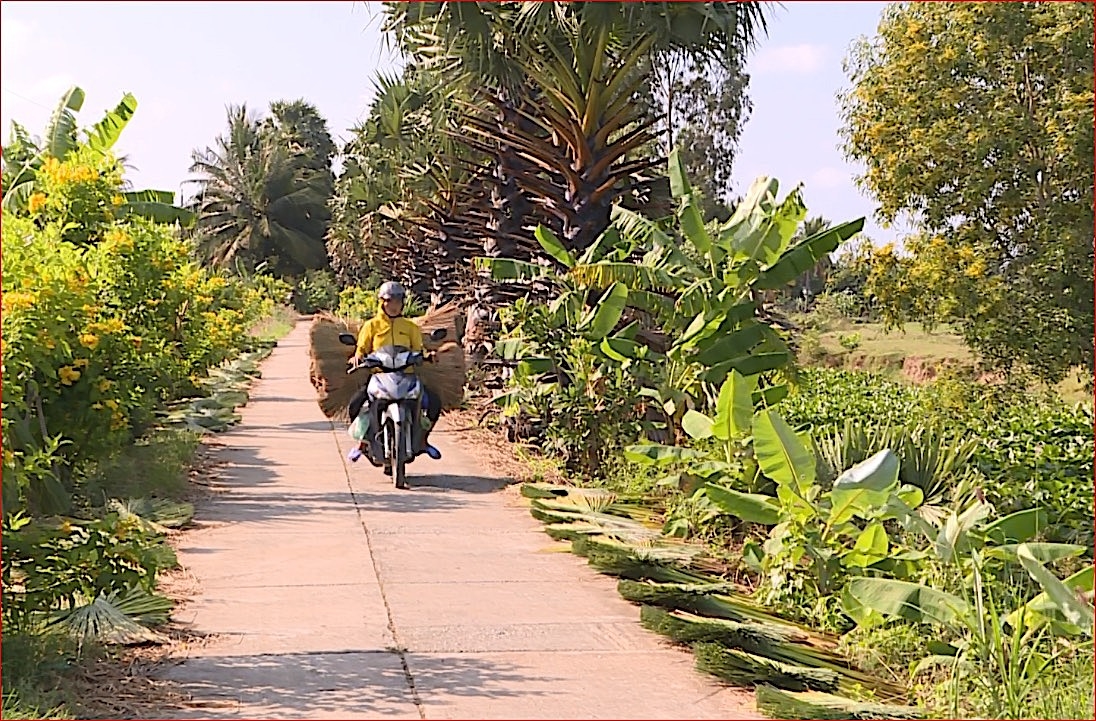 Đường giao thông nông thôn thuận lợi giúp đồng bào Khmer phát triển kinh tế