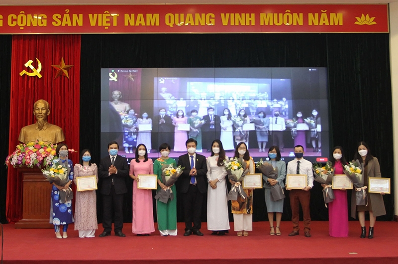 Trao giải cuộc thi biên soạn sách dạy Tiếng Việt cho người Việt Nam ở nước ngoài