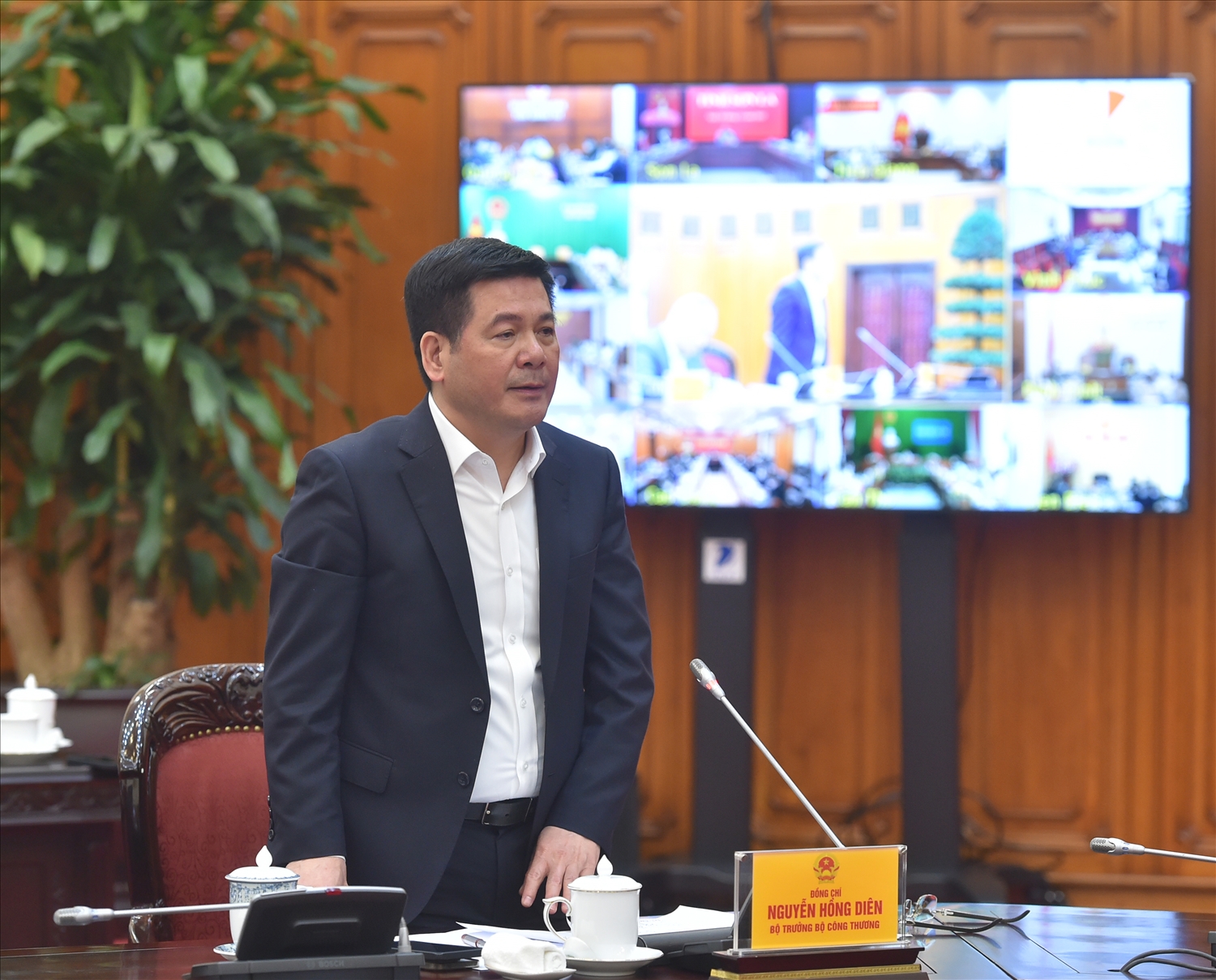 Bộ trưởng Bộ Công Thương Nguyễn Hồng Diên cho rằng, các doanh nghiệp chưa chú trọng thị trường trong nước với 100 triệu dân. Ảnh: VGP/Đức Tuân