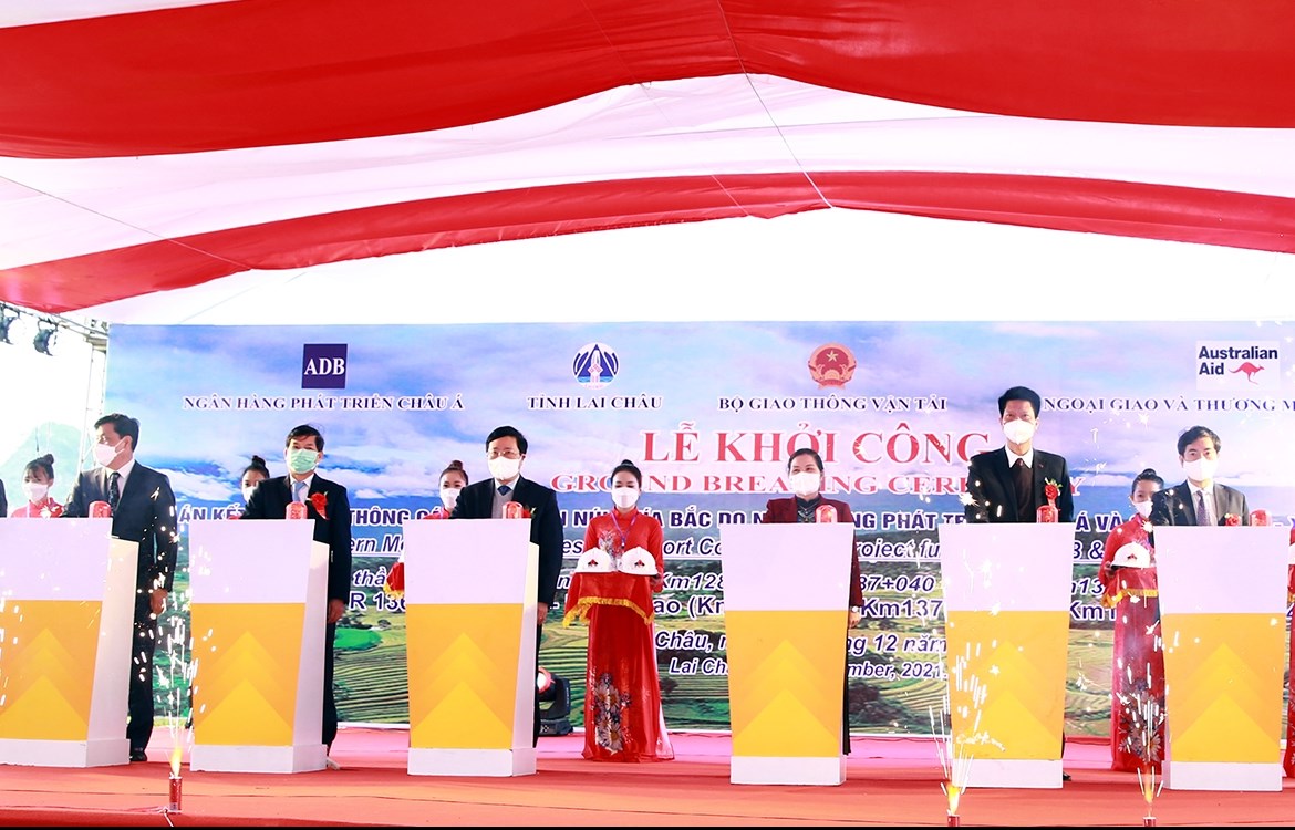Lễ khởi công Dự án kết nối giao thông các tỉnh miền núi phía Bắc. Ảnh: VGP/Hải Minh