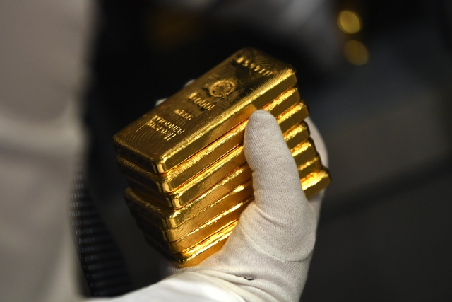 Vàng được xem là một biện pháp phòng trừ rủi ro trước lạm phát gia tăng. (Ảnh minh họa - Ảnh: Bloomberg)