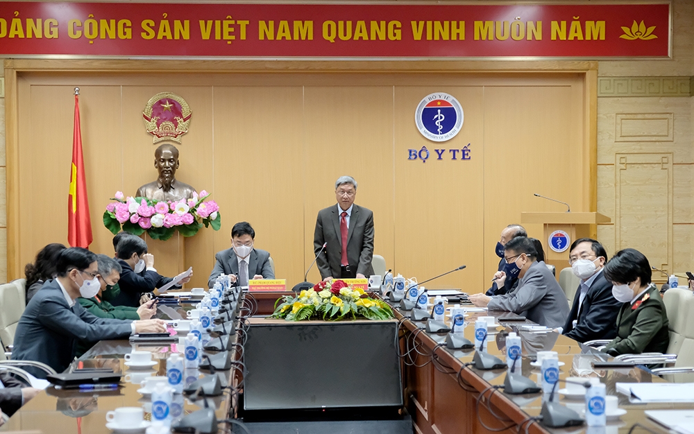 Lãnh đạo Bộ Y tế kêu gọi toàn bộ người dân đang sinh sống và làm việc tại Việt Nam hãy tiêm chủng vaccine phòng COVID-19. Ảnh: VGP/Trần Minh
