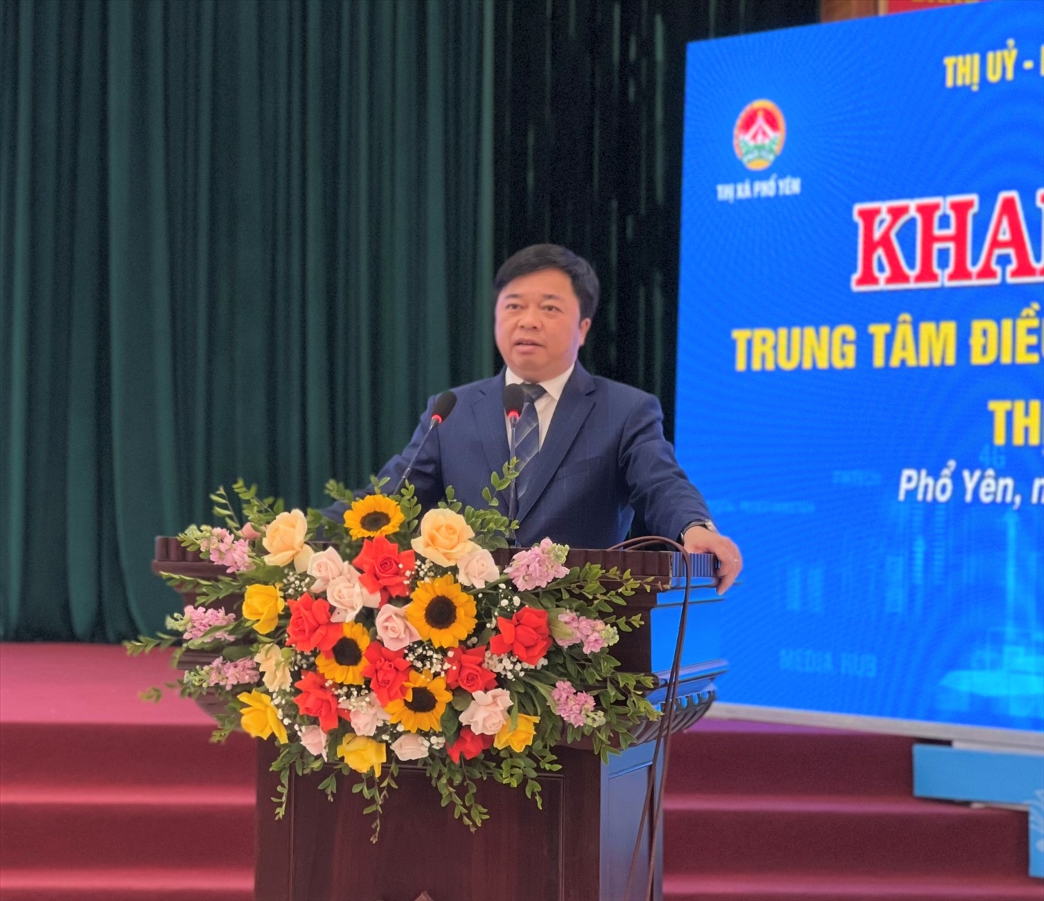 Đồng chí Bùi Văn Lương, Bí thư Thị uỷ - Chủ tịch UBND thị xã Phổ Yên phát biểu tại Lễ khai trương