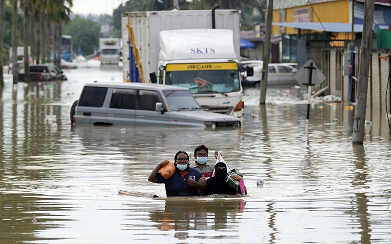 Mưa lớn kéo dài nhiều ngày gây ra lụt nặng ở Brazil.
