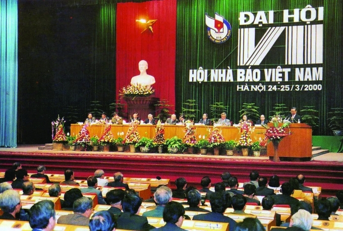  Ðại hội lần thứ VII Hội Nhà báo Việt Nam họp trong 2 ngày 24 và 25-3-2000 tại Hà Nội. Ảnh: Hội Nhà báo Việt Nam