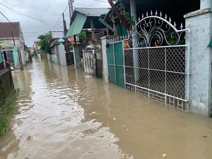 Nước lũ gây ngập úng một số làng ven sông Gianh ở huyện Quảng Trạch, tỉnh Quảng Bình