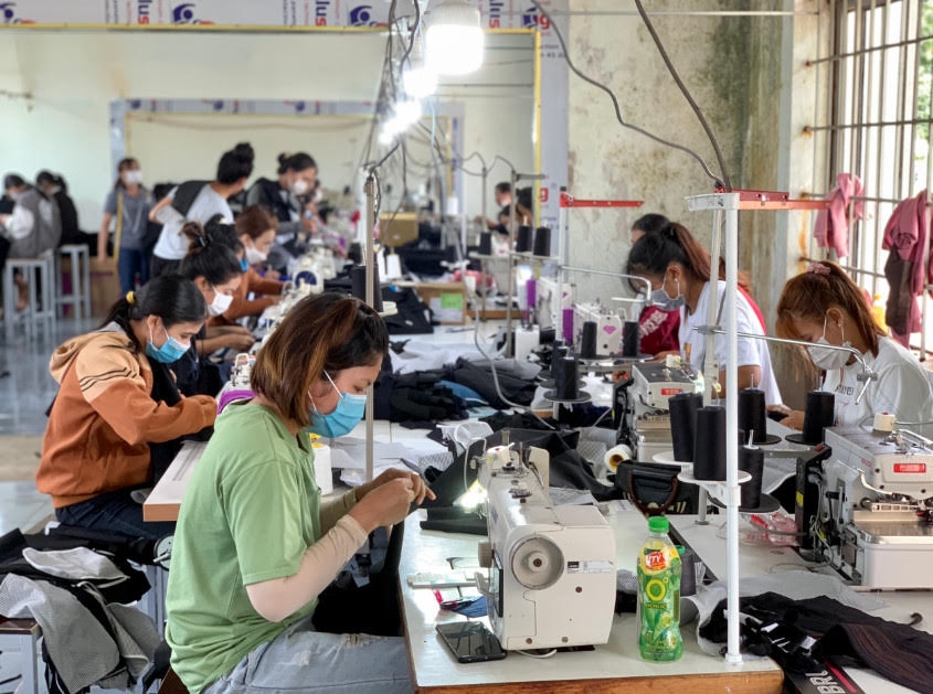 Hiện xưởng may của Công ty Nga Việt Đắk Lắk đang có 4 chuyền chính với khoảng 200 công nhân