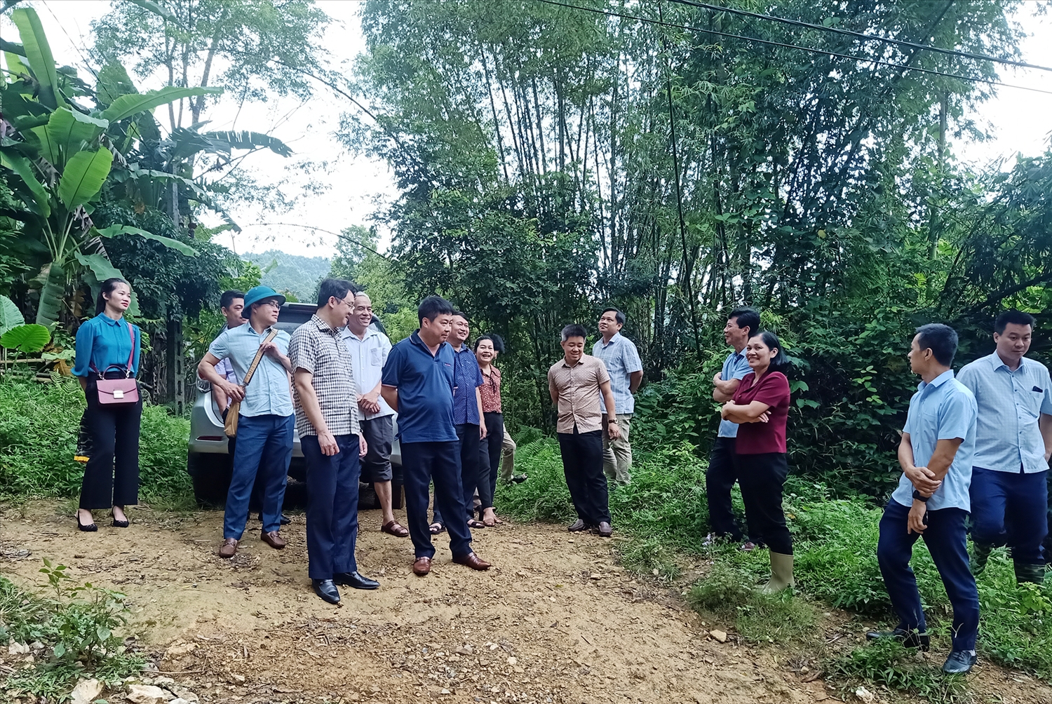 Đoàn kiểm tra liên ngành kiểm tra thực tế các công trình ưu tiên đầu tư giai đoạn 2021 – 2025 tại tuyến đường Ba Họ, xã Yên Ninh, huyện Phú Lương ngày 6/8/2022. (Ảnh: phuluong.gov.vn)