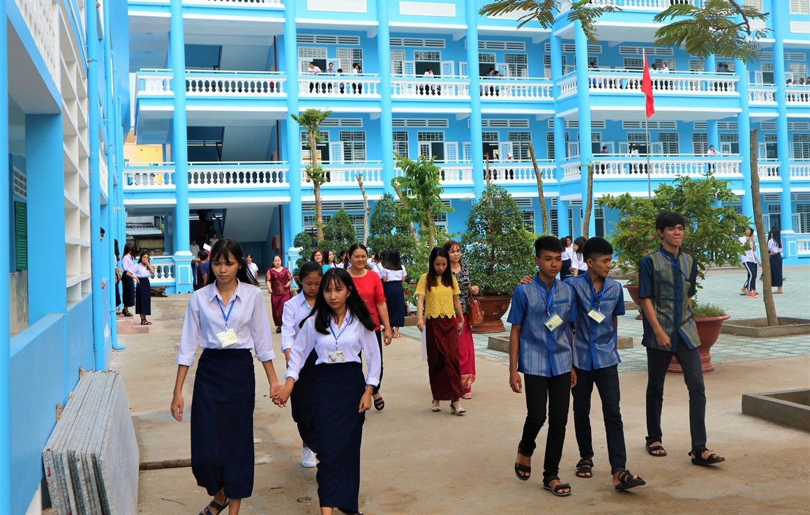 Lĩnh vực giáo dục và đào tạo vùng đồng bào dân tộc Khmer được quan tầm đầu tư cơ sở vật chất trường lớp và các chính sách hỗ trợ học tập. (Trong ảnh: Trường Trung học phổ thông Dân tộc nội trú Huỳnh Cương, tỉnh Sóc Trăng)