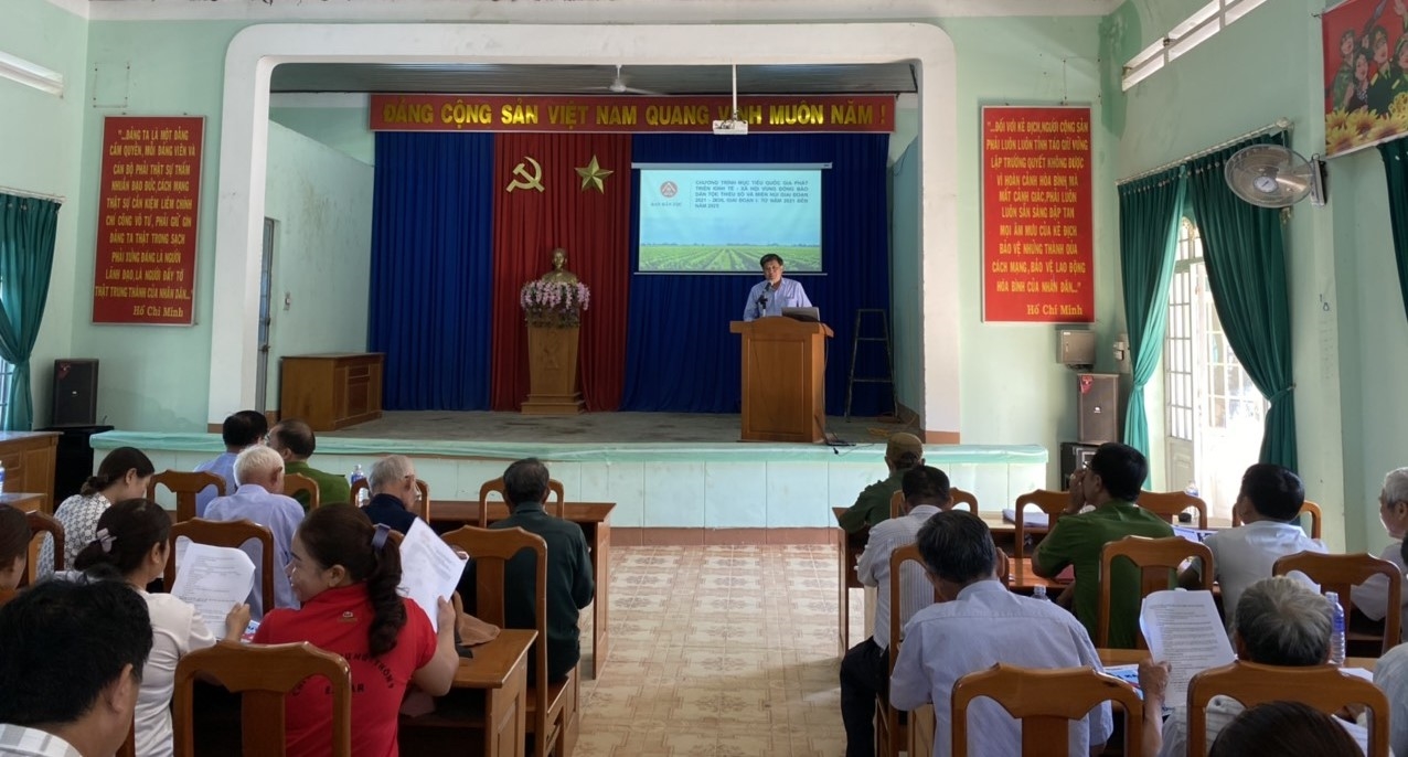 Ông Lê Ngọc Vinh, Phó trưởng Ban Dân tộc Đắk Lắk chia sẻ thông tin tại Hội nghị tập huấn