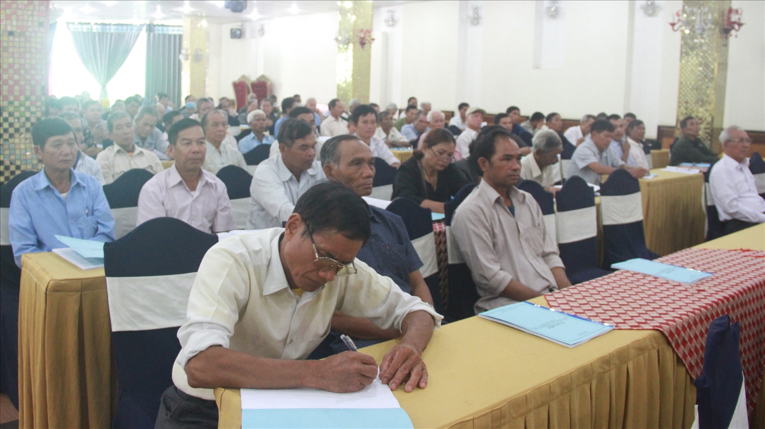 Hàng năm, Ban Dân tộc Đắk Lắk tổ chức tập huấn cho Người có uy tín