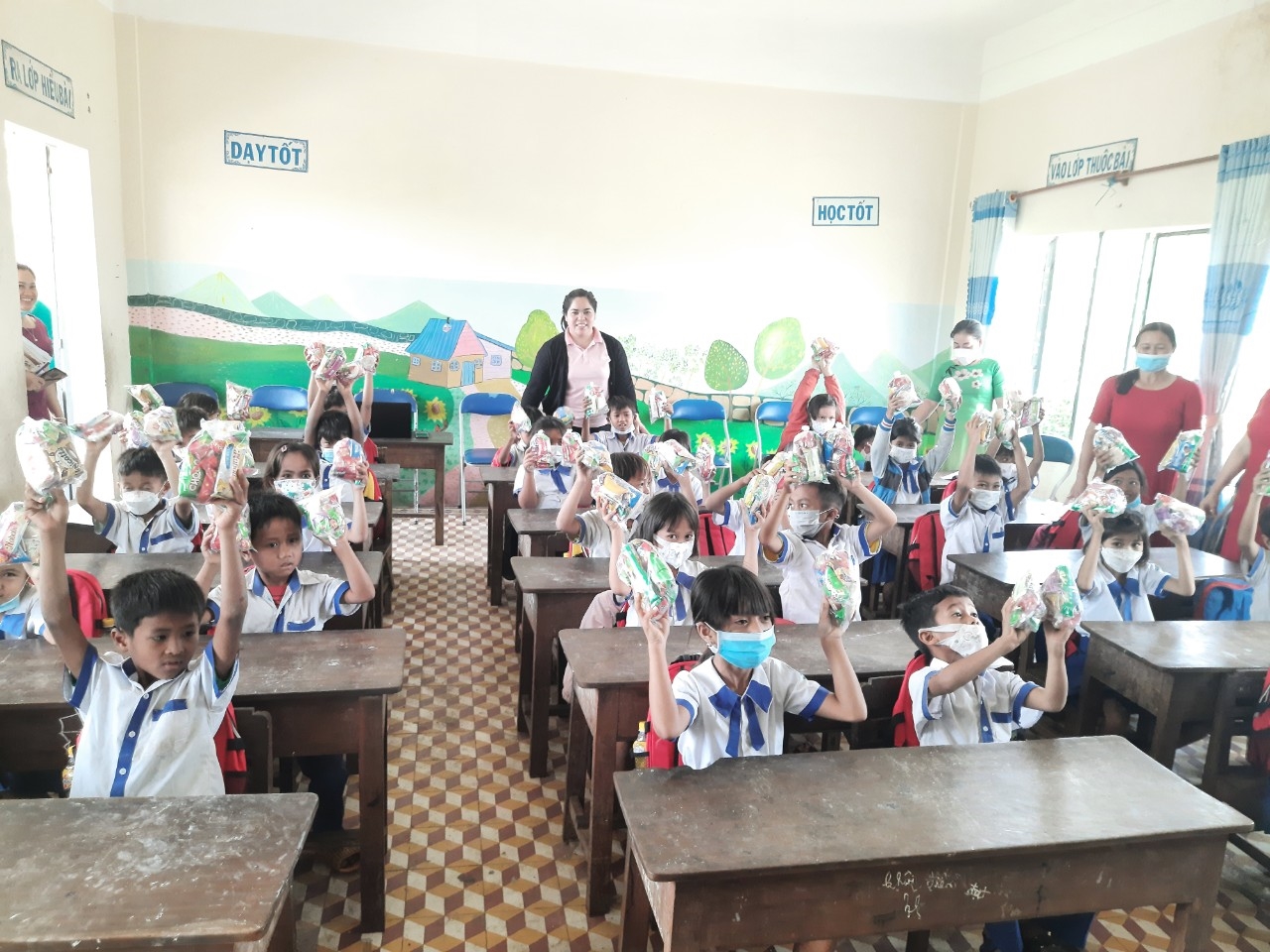 Cô giáo Yanar có 22 năm theo nghề dạy học thì có đến 14 năm cô Yanar gắn bó với Trường Tiểu học Ia Phí, huyện Chư Păh
