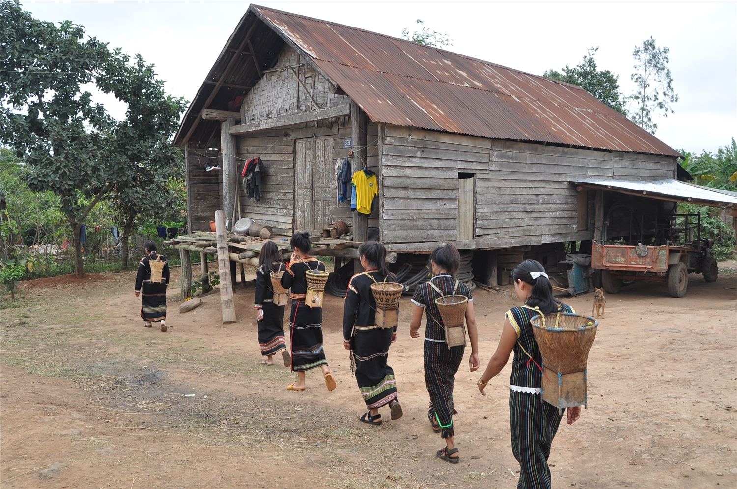 Người dân buôn Đắk Tuôr ngày càng ý thức nét đẹp văn hóa của dân tộc mình