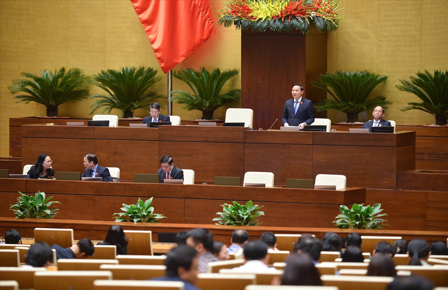 Phó Chủ tịch Quốc hội Nguyễn Khắc Định điều hành phiên thảo luận