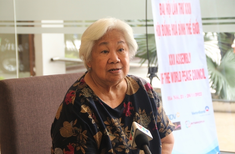 Bà Corazon Valdez Fabros - phụ trách nhóm lĩnh vực hòa bình và an ninh thuộc Diễn đàn Nhân dân Á – Âu, thành viên của WPC chia sẻ cảm nhận khi được trở lại Việt Nam. (Ảnh: dangcongsan.vn)